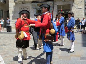 Girona resisteix! Jornades de recreaci&oacute; hist&ograve;rica de la Guerra de Successi&oacute;. Presentaci&oacute; i jurada de bandera