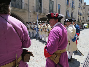 Girona resisteix! Jornades de recreaci&oacute; hist&ograve;rica de la Guerra de Successi&oacute;. Presentaci&oacute; i jurada de bandera