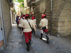 Girona resisteix! Jornades de recreaci&oacute; hist&ograve;rica de la Guerra de Successi&oacute;. Presentaci&oacute; i jurada de bandera