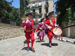 Girona resisteix! Jornades de recreaci&oacute; hist&ograve;rica de la Guerra de Successi&oacute;. Presentaci&oacute; i jurada de bandera