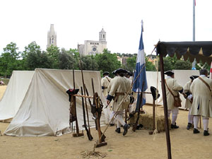 Girona resisteix! Jornades de recreaci&oacute; hist&ograve;rica de la Guerra de Successi&oacute;. Desfilada pels carrers del Barri Vell
