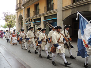 Girona resisteix! Jornades de recreaci&oacute; hist&ograve;rica de la Guerra de Successi&oacute;. Desfilada pels carrers del Barri Vell