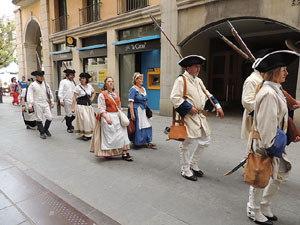 Girona resisteix! Jornades de recreaci&oacute; hist&ograve;rica de la Guerra de Successi&oacute;. Desfilada pels carrers del Barri Vell