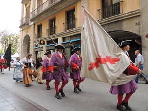 Girona resisteix! Jornades de recreaci&oacute; hist&ograve;rica de la Guerra de Successi&oacute;. Desfilada pels carrers del Barri Vell