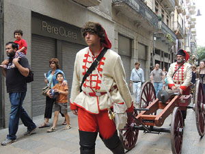 Girona resisteix! Jornades de recreaci&oacute; hist&ograve;rica de la Guerra de Successi&oacute;. Desfilada pels carrers del Barri Vell