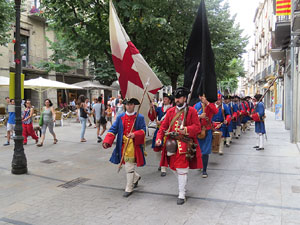 Girona resisteix! Jornades de recreaci&oacute; hist&ograve;rica de la Guerra de Successi&oacute;. Desfilada pels carrers del Barri Vell