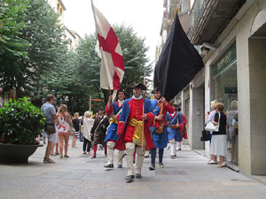 Girona resisteix! Jornades de recreaci&oacute; hist&ograve;rica de la Guerra de Successi&oacute;. Desfilada pels carrers del Barri Vell