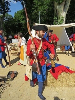 Girona resisteix! Jornades de recreaci&oacute; hist&ograve;rica de la Guerra de Successi&oacute;. Les unitats