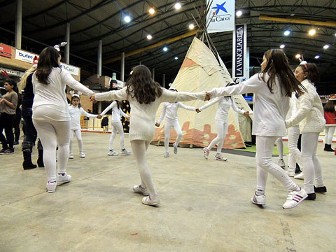 Participants en la inauguraci&oacute; de la pista de gel