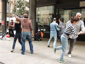 Les festes de Nadal 2013 a Girona. Lindy hop al carrer Nou