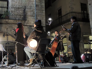 L'encesa de les llums de Hanukk&agrave; a la pla&ccedil;a del Vi