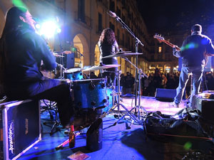 Actuaci&oacute; musical a la pla&ccedil;a de la Independ&egrave;ncia