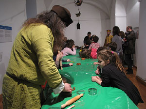 Taller sobre la vida civil i la indument&agrave;ria a la Girona medieval