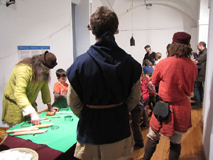 Taller sobre la vida civil i la indument&agrave;ria a la Girona medieval