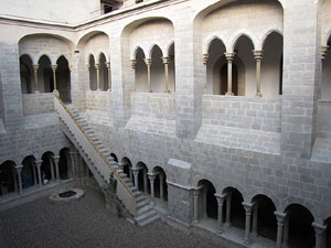 Monestir de Sant Daniel. El claustre g&ograve;tic