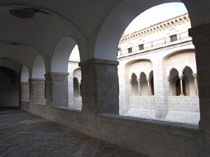 Monestir de Sant Daniel. El claustre g&ograve;tic