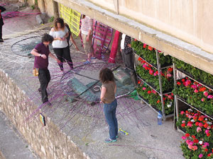 Girona Temps de Flors 2014. Preparaci&oacute; dels muntatges florals