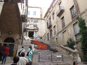 Girona Temps de Flors 2014. Pujada de Sant Dom&egrave;nec, la Casa Agullana, el Palau de Caramany i Cromats Ensesa
