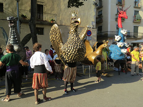Und&agrave;rius, festival d'estiu de Girona de cultura popular i tradicional. Trobada de bestiari i cercavila