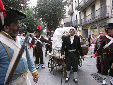 VI Festa Reviu els Setges Napole&ograve;nics de Girona.  Cercavila teatral. Que v&eacute;nen els francesos