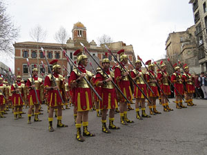 75&egrave; aniversari Associaci&oacute; de Jes&uacute;s Crucificat - Manaies de Girona. Vexillatio Gerundensis. Desfilada de 781 manaies pels carrers de Girona