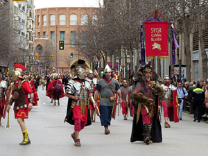 75&egrave; aniversari Associaci&oacute; de Jes&uacute;s Crucificat - Manaies de Girona. Vexillatio Gerundensis. Desfilada de 781 manaies pels carrers de Girona