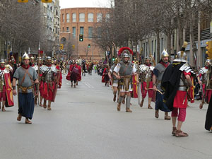 75&egrave; aniversari Associaci&oacute; de Jes&uacute;s Crucificat - Manaies de Girona. Vexillatio Gerundensis. Desfilada de 781 manaies pels carrers de Girona