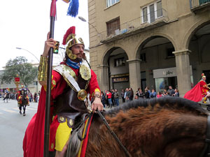 75&egrave; aniversari Associaci&oacute; de Jes&uacute;s Crucificat - Manaies de Girona. Vexillatio Gerundensis. Desfilada de 781 manaies pels carrers de Girona