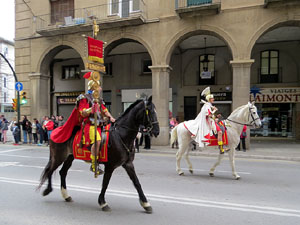 75&egrave; aniversari Associaci&oacute; de Jes&uacute;s Crucificat - Manaies de Girona. Vexillatio Gerundensis. Desfilada de 781 manaies pels carrers de Girona