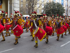 75&egrave; aniversari Associaci&oacute; de Jes&uacute;s Crucificat - Manaies de Girona. Vexillatio Gerundensis. Desfilada de 781 manaies pels carrers de Girona