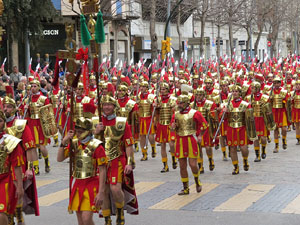 75&egrave; aniversari Associaci&oacute; de Jes&uacute;s Crucificat - Manaies de Girona. Vexillatio Gerundensis. Desfilada de 781 manaies pels carrers de Girona