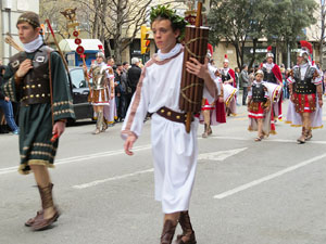 75&egrave; aniversari Associaci&oacute; de Jes&uacute;s Crucificat - Manaies de Girona. Vexillatio Gerundensis. Desfilada de 781 manaies pels carrers de Girona