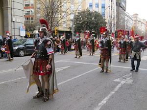 75&egrave; aniversari Associaci&oacute; de Jes&uacute;s Crucificat - Manaies de Girona. Vexillatio Gerundensis. Desfilada de 781 manaies pels carrers de Girona