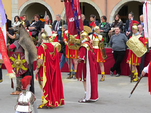 75&egrave; aniversari Associaci&oacute; de Jes&uacute;s Crucificat - Manaies de Girona. Vexillatio Gerundensis. Desfilada de 781 manaies pels carrers de Girona