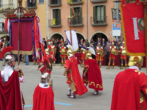 75&egrave; aniversari Associaci&oacute; de Jes&uacute;s Crucificat - Manaies de Girona. Vexillatio Gerundensis. Desfilada de 781 manaies pels carrers de Girona
