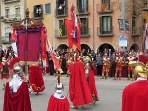 75&egrave; aniversari Associaci&oacute; de Jes&uacute;s Crucificat - Manaies de Girona. Vexillatio Gerundensis. Desfilada de 781 manaies pels carrers de Girona