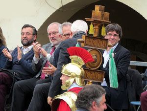 75&egrave; aniversari Associaci&oacute; de Jes&uacute;s Crucificat - Manaies de Girona. Vexillatio Gerundensis. Desfilada de 781 manaies pels carrers de Girona