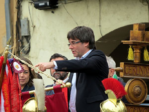 75&egrave; aniversari Associaci&oacute; de Jes&uacute;s Crucificat - Manaies de Girona. Vexillatio Gerundensis. Desfilada de 781 manaies pels carrers de Girona