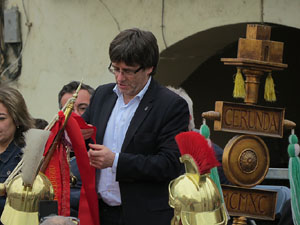 75&egrave; aniversari Associaci&oacute; de Jes&uacute;s Crucificat - Manaies de Girona. Vexillatio Gerundensis. Desfilada de 781 manaies pels carrers de Girona