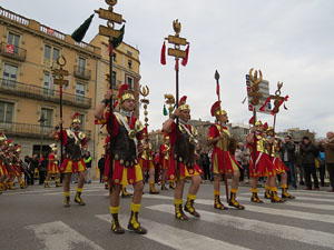 75&egrave; aniversari Associaci&oacute; de Jes&uacute;s Crucificat - Manaies de Girona. Vexillatio Gerundensis. Desfilada de 781 manaies pels carrers de Girona