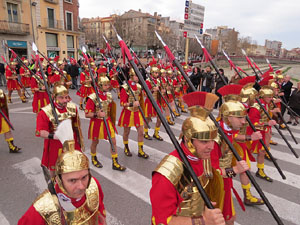 75&egrave; aniversari Associaci&oacute; de Jes&uacute;s Crucificat - Manaies de Girona. Vexillatio Gerundensis. Desfilada de 781 manaies pels carrers de Girona
