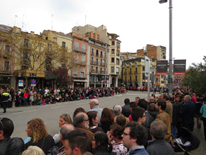 75&egrave; aniversari Associaci&oacute; de Jes&uacute;s Crucificat - Manaies de Girona. Vexillatio Gerundensis. Desfilada de 781 manaies pels carrers de Girona