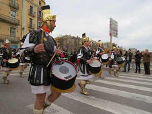 75&egrave; aniversari Associaci&oacute; de Jes&uacute;s Crucificat - Manaies de Girona. Vexillatio Gerundensis. Desfilada de 781 manaies pels carrers de Girona