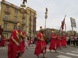 75&egrave; aniversari Associaci&oacute; de Jes&uacute;s Crucificat - Manaies de Girona. Vexillatio Gerundensis. Desfilada de 781 manaies pels carrers de Girona