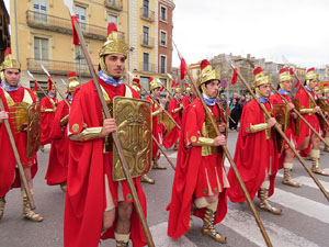 75&egrave; aniversari Associaci&oacute; de Jes&uacute;s Crucificat - Manaies de Girona. Vexillatio Gerundensis. Desfilada de 781 manaies pels carrers de Girona