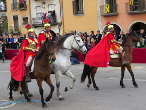 75&egrave; aniversari Associaci&oacute; de Jes&uacute;s Crucificat - Manaies de Girona. Vexillatio Gerundensis. Desfilada de 781 manaies pels carrers de Girona