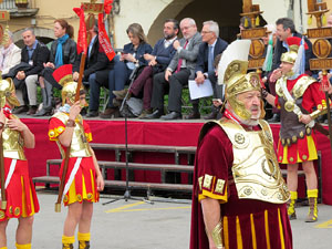 75&egrave; aniversari Associaci&oacute; de Jes&uacute;s Crucificat - Manaies de Girona. Vexillatio Gerundensis. Desfilada de 781 manaies pels carrers de Girona