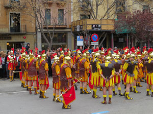 75&egrave; aniversari Associaci&oacute; de Jes&uacute;s Crucificat - Manaies de Girona. Vexillatio Gerundensis. Desfilada de 781 manaies pels carrers de Girona