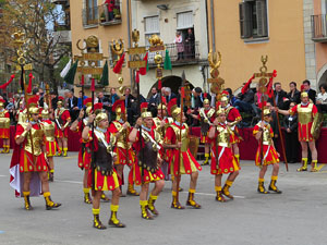 75&egrave; aniversari Associaci&oacute; de Jes&uacute;s Crucificat - Manaies de Girona. Vexillatio Gerundensis. Desfilada de 781 manaies pels carrers de Girona