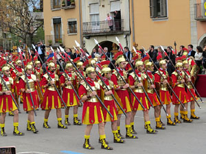 75&egrave; aniversari Associaci&oacute; de Jes&uacute;s Crucificat - Manaies de Girona. Vexillatio Gerundensis. Desfilada de 781 manaies pels carrers de Girona